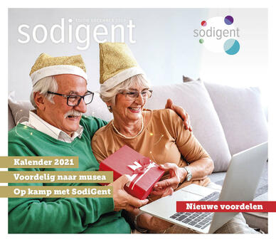 coverpagina van SodiGent magazine december 2020 met oudere man en vrouw met kerstmuts op zittend in zetel